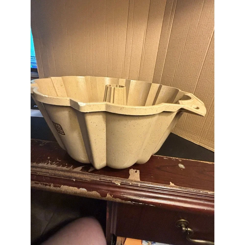 Vintage Littonware Bundt Microwave Ovenware 4 Qt Fluted Cake Bundt Pan 1970's
